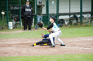 Stolen home again - SchÃ¼ler-Team Baseball - Marl Sly Dogs